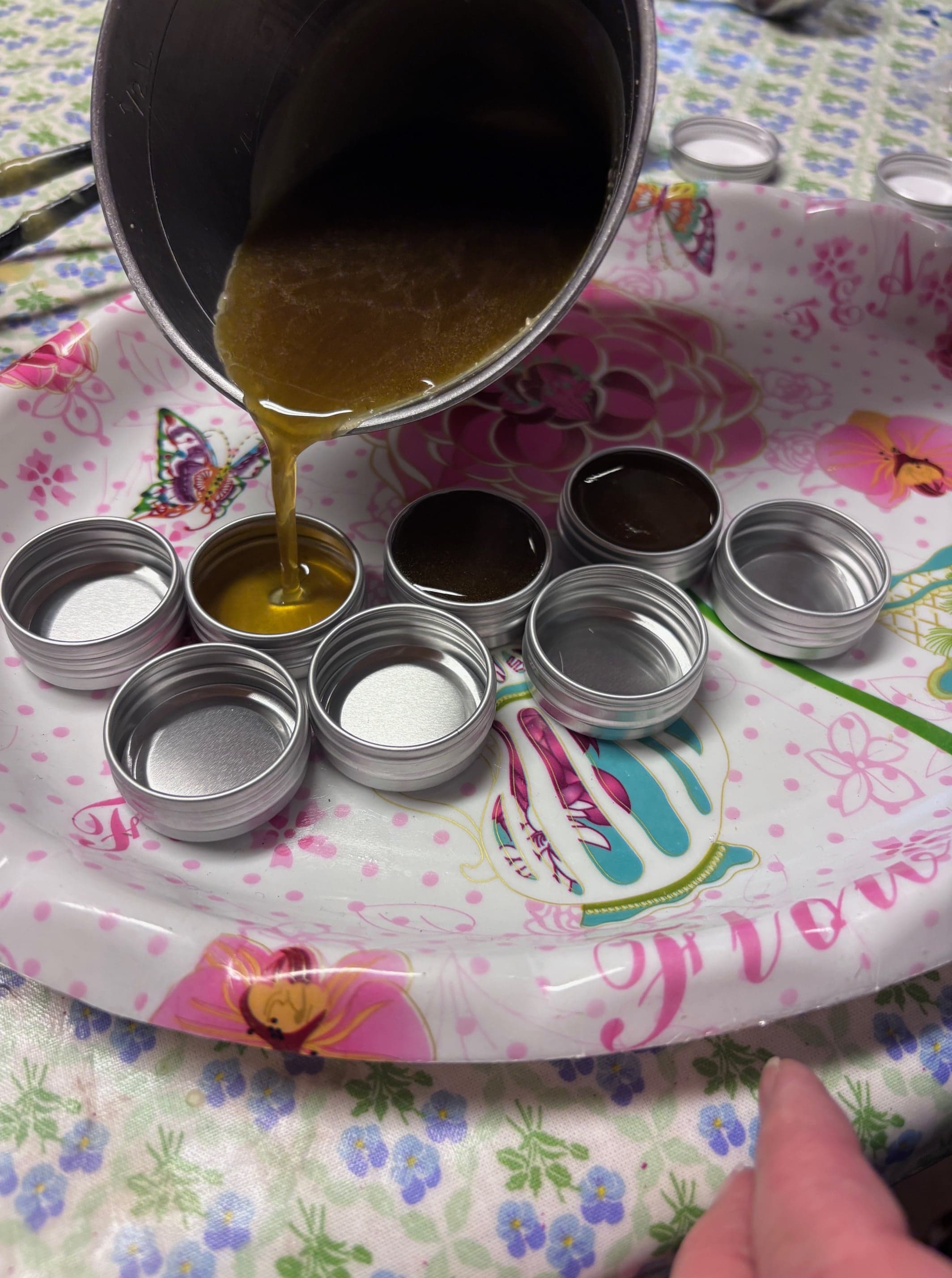 Bivax smälts för salvor