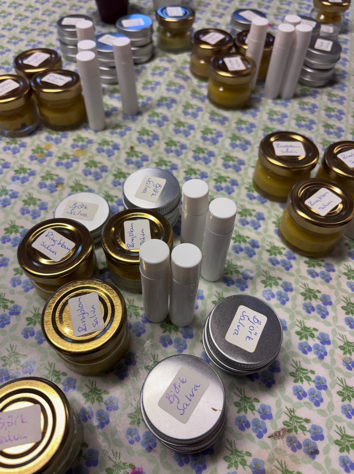 Färdiga bivaxsalvor